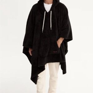 Netflix x Unhide “Binger” Blanket Poncho – Black – NWT